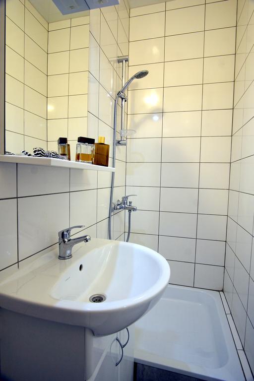 54A Tselinogradskaia Str At Alekseevka Underground Charkiw Exterior foto